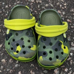 Crocs Kids Slip On Camo Clog | Army Green/Multi | Lime Strap | Size C6